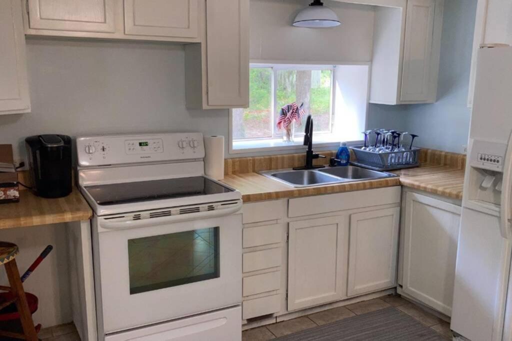 Tucked Away Newly Renovated 2 Bedroom/ 1 Bath Sleeps 8 Beaufort Exterior foto