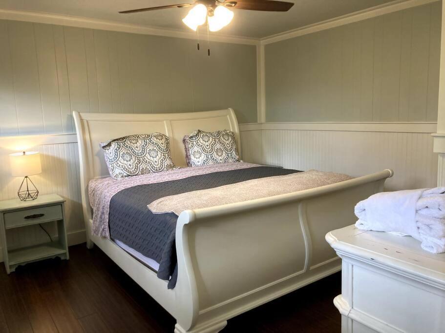 Tucked Away Newly Renovated 2 Bedroom/ 1 Bath Sleeps 8 Beaufort Exterior foto